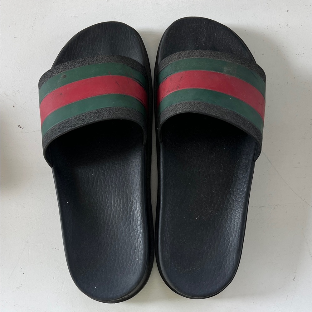 Gucci Men's Black Slides with Red and Green Accents